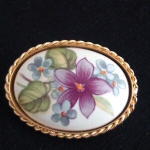 Vintage ceramic floral cameo style brooch